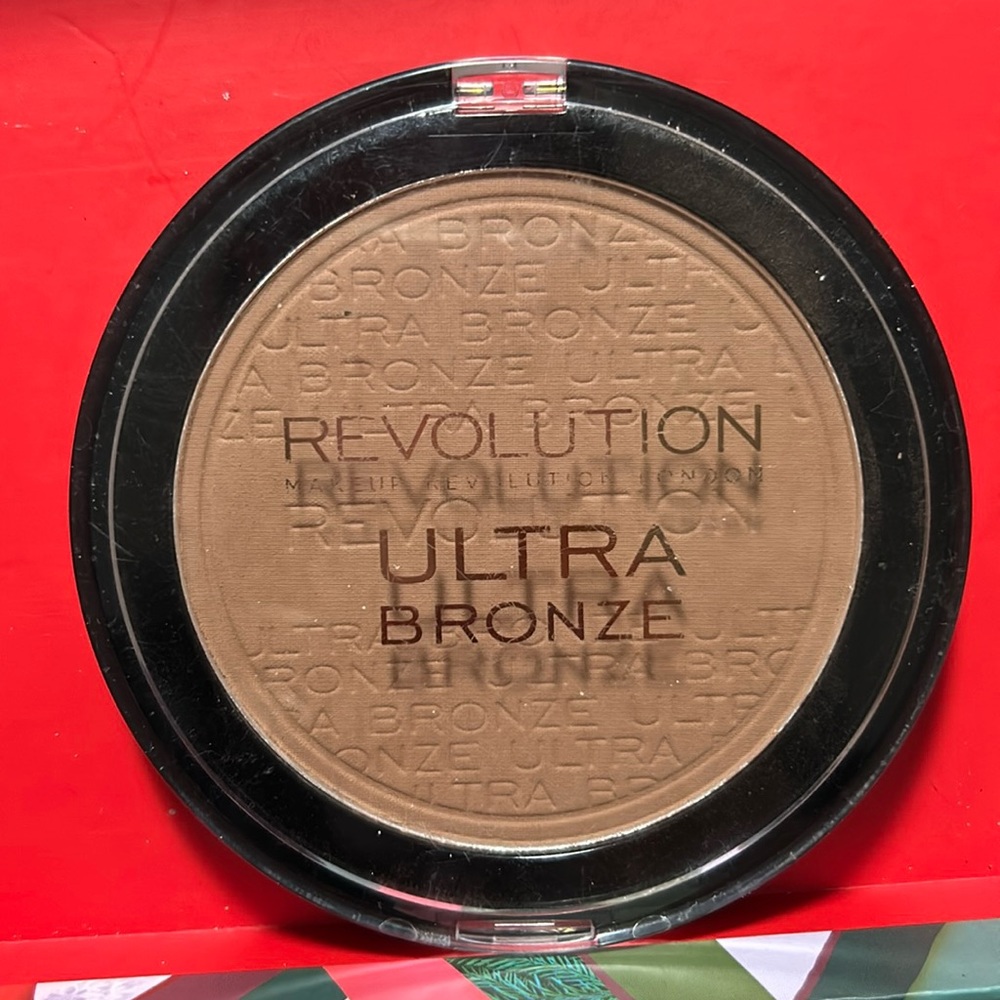 Brand new, Makeup Revolution London ‘Ultra Bronze’ extra large bronzer